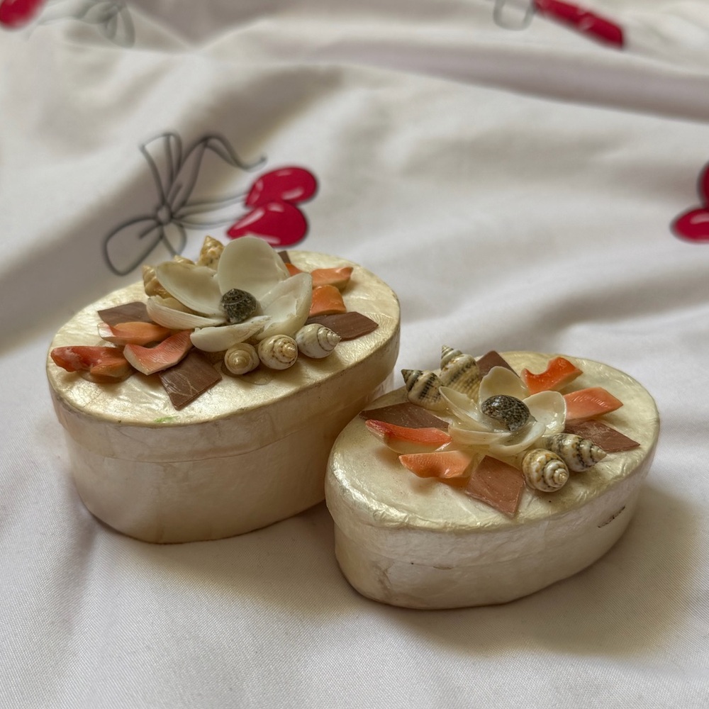 Set of 2 Mother of Pearl Floral Shell Delicate Trinket Boxes - Ivory & Coral